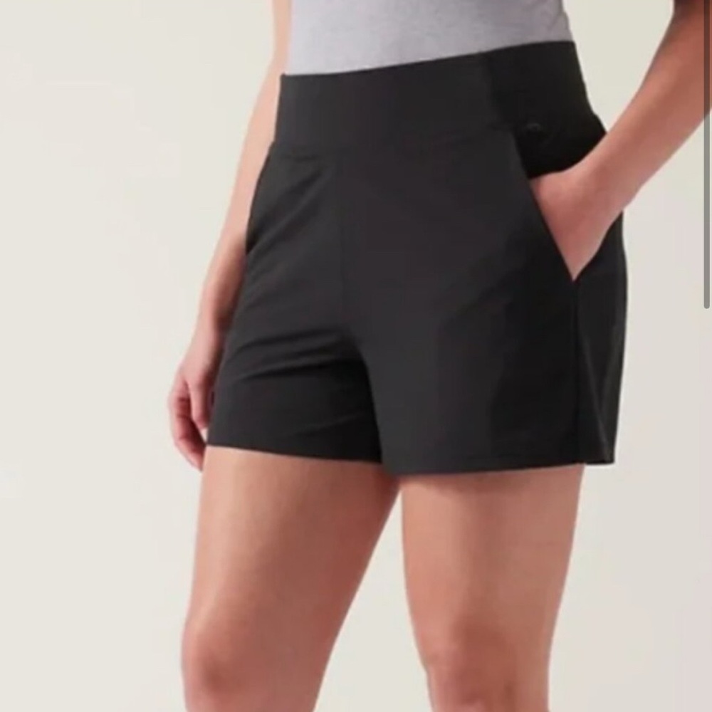 Athleta Women's Brooklyn Shorts in Aspen Olive